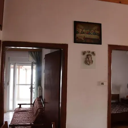 Ferienhaus Quiet Furnished Millwork House. Nea Zikhni