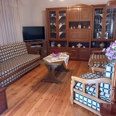 Quiet Furnished Millwork House. Ferienhaus *