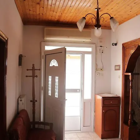 Ferienhaus Quiet Furnished Millwork House. Nea Zikhni